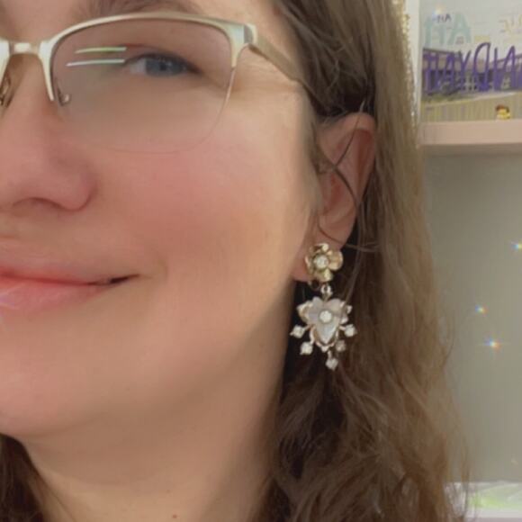 Vintage Bridal White Flower Rhinestone Screw Back Drop Earrings - Picture 7 of 7